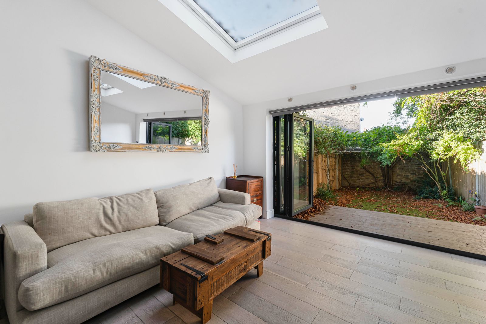 Elegant Spacious 2BR/2B Garden Flat Shepherd Bush