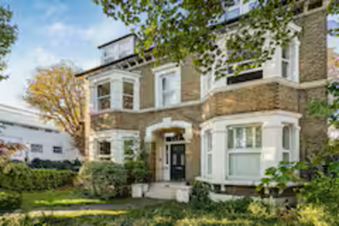 Stylish 2BR Garden Flat in West London photo 5